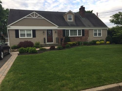 4 Ross Rd, Babylon, NY 11702-3112