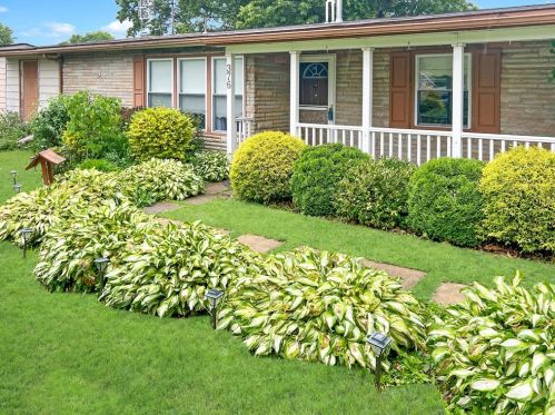 376 Crestwood Dr, New Castle, PA 16101-9272
