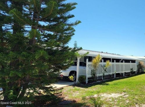 327 Kiwi Dr, Sebastian, FL 32976-6800