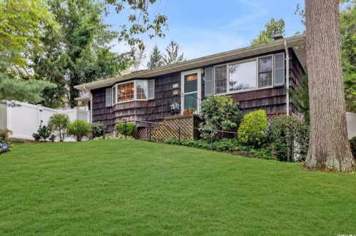 215 Vernon Valley Rd, Elwood NY  11731-1154 exterior