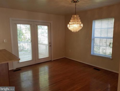 5743 Burke Towne Ct, Springfield VA  22015-3138 exterior