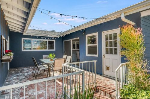 1604 Hickory Ave, Torrance CA 90503-7219 exterior