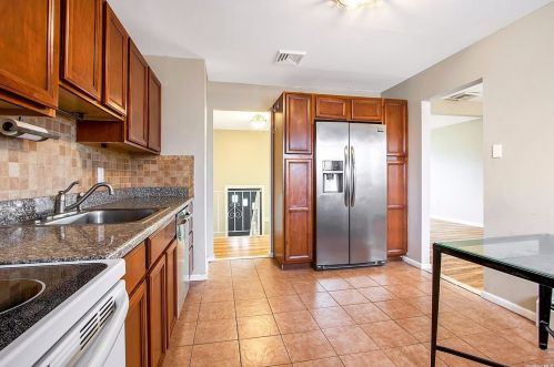 106 Rolling Meadows Rd, Middletown NY  10940-2606 exterior