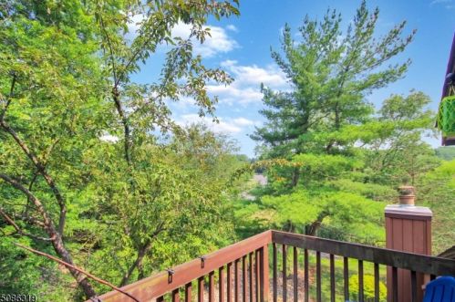 2 Meadowview Dr, Annandale NJ  08801-1516 exterior