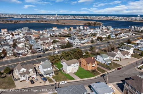 316 Sunset Dr, Pelican Island NJ  08751-2225 exterior