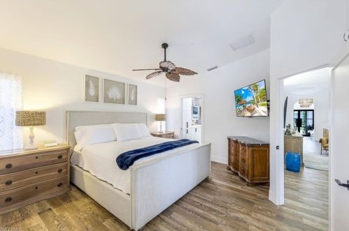 999 Valley Dr, Bonita Springs FL  34134-7438 exterior