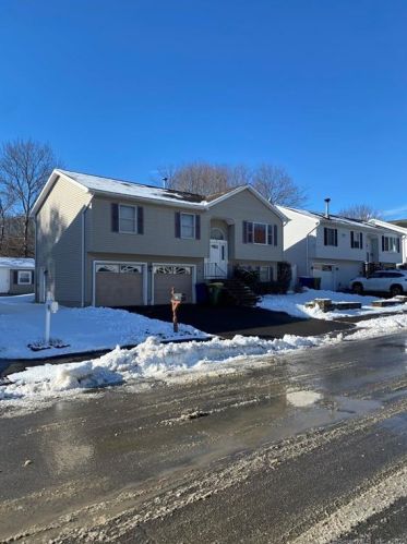45 Laurie Pl, Waterbury, CT 06704-6101