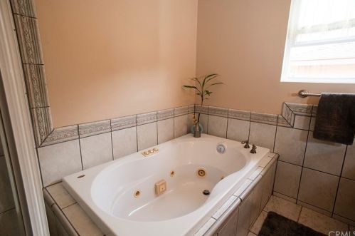 1600 Kernville Ave, Montebello CA  90640-2130 exterior