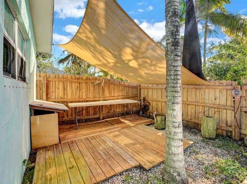 647 9th Ave, Boynton Beach FL  33435-3209 exterior