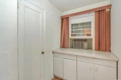 913 Merillon Ave, Westbury NY  11590-6112 exterior