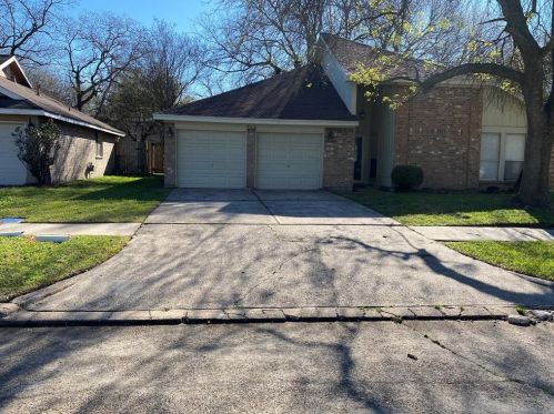 302 Brompton Ct, Highlands, TX 77562-4516