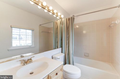 12158 Chancery Sta Cir, Herndon VA 20190-5803 exterior