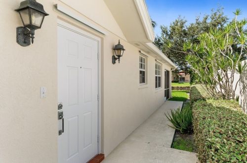 7854 Pine Island Way, West Palm Beach, FL 33411-5818
