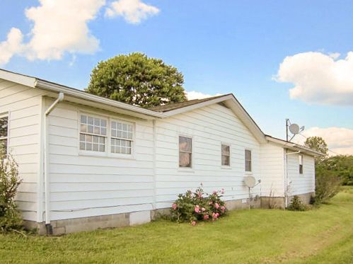 5732 South St, New Lexington, OH 43764-9629