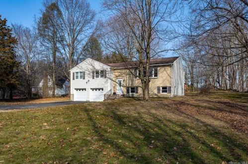35 Montfort Rd, New Hamburg NY  12590-3520 exterior