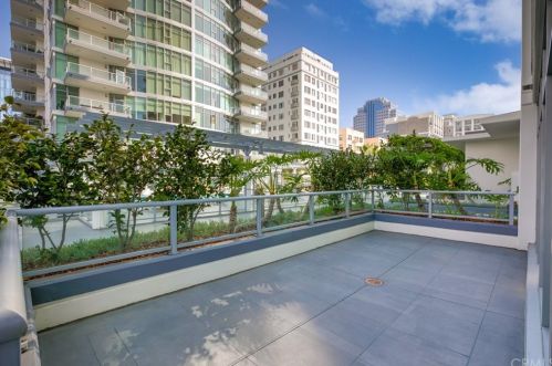 411 Seaside Way, Long Beach CA  90802-8173 exterior