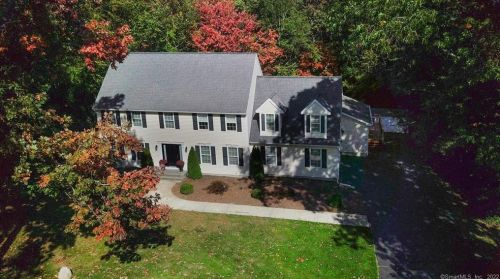 17 Thorne Wood Rd, Higganum, CT 06441-4477