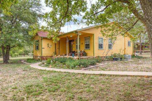 223 Mandy Ln, Red Rock, TX 78662-4548