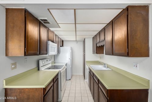 5947 Golden Ln, Glendale AZ  85302-4561 exterior