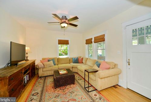 21 Loudoun St, Lovettsville VA  20180-8513 exterior