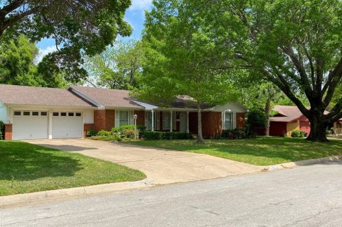 3528 Granada Dr, Fort Worth, TX 76118-5951