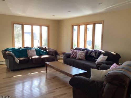 123 Highview Dr, West Paterson, NJ 07424-2715