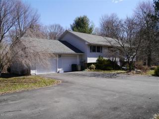 29 Bede Cir, Honesdale, PA 18431-7625