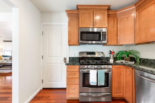 871 Larchmont Dr, Daly City CA  94015-3641 exterior