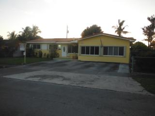 5410 6th Ct, Hialeah, FL 33012-2544