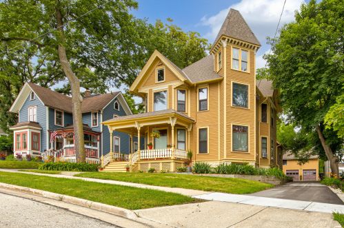 524 Madison St, Waukesha, WI 53188-3521