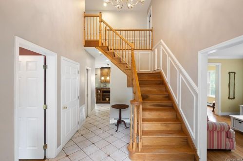 23 Elliot St, Pleasantville, NY 10570-3707
