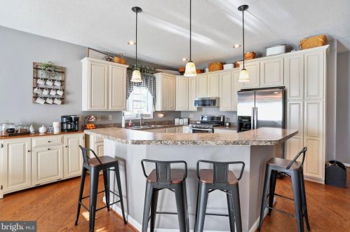 52 Oak Crest Dr, Richmond National Battlefiel VA  22835-1579 exterior