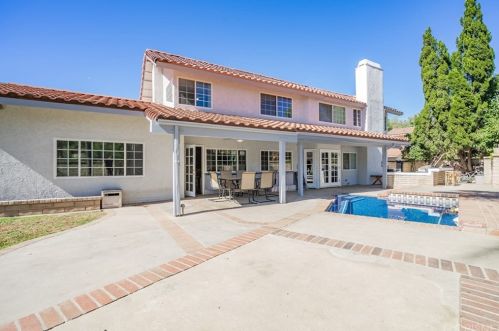 2828 Inyo Cir, Simi Valley CA 93063-2002 exterior