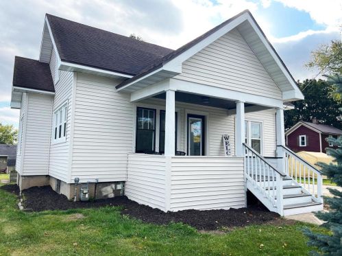 250 Caroline St, Manchester WI  53946-8518 exterior