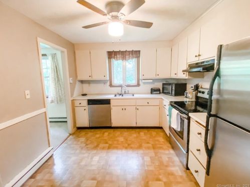 2 Blue Spruce St, Middletown CT  06457-5008 exterior