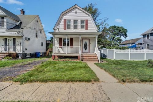 30 Freeman St, Woodbridge NJ  07095-3423 exterior