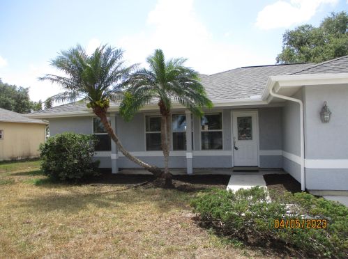 1896 Cameo Blvd, Fort Pierce FL  34953-2005 exterior