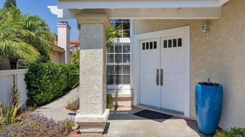 1394 Andorra Ct, Vista, CA 92081-5017