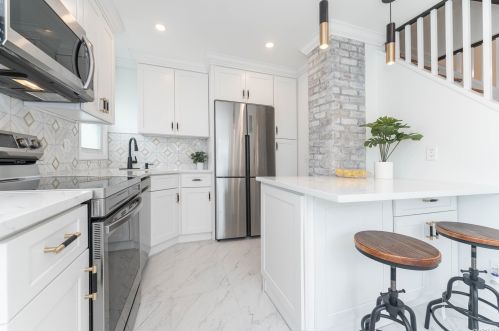 820 County Line Rd, Amityville NY  11701-1752 exterior