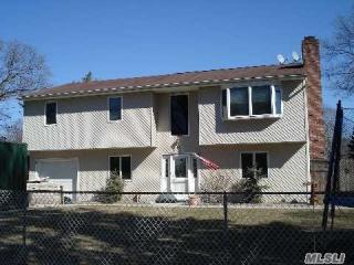 85 Whitman Ave, Islip Manor, NY 11751-1409