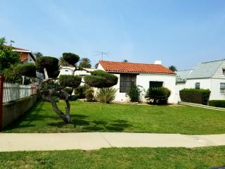 1147 Victoria Ave, Los Angeles CA  90019-3154 exterior