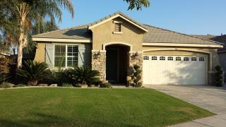 212 Hollyhill Dr, Bakersfield, CA 93312-7062
