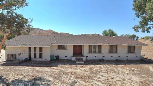 30200 Canoe Rd, Santa Clarita, CA 91390-2702