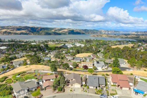 304 Drake Ct, Benicia, CA 94510-1521