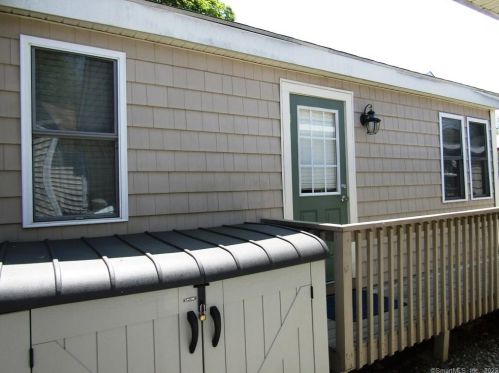 32 Portland Ave, Lyme CT  06371-2210 exterior