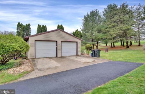 2017 Valley St, West Enola, PA 17025-1432