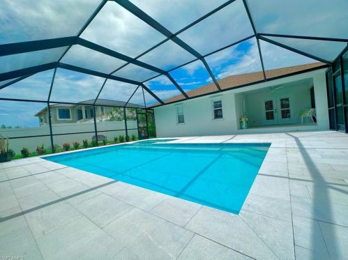 568 95th Ave, Naples FL  34108-2453 exterior