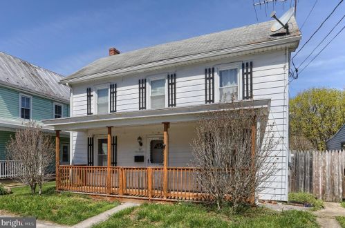 27 Pine St, Mount Holly Springs, PA 17065-1420