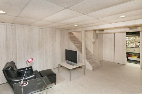 19 Montrose Pl, Huntington Station NY 11747-3403 exterior