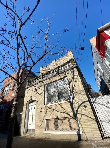 34-54 9th St, Long Island City, NY 11106-3935